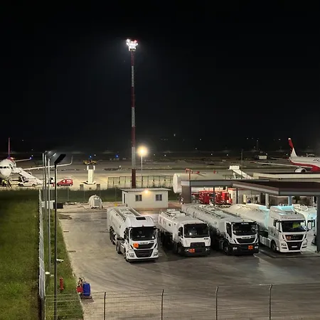 Side Airport